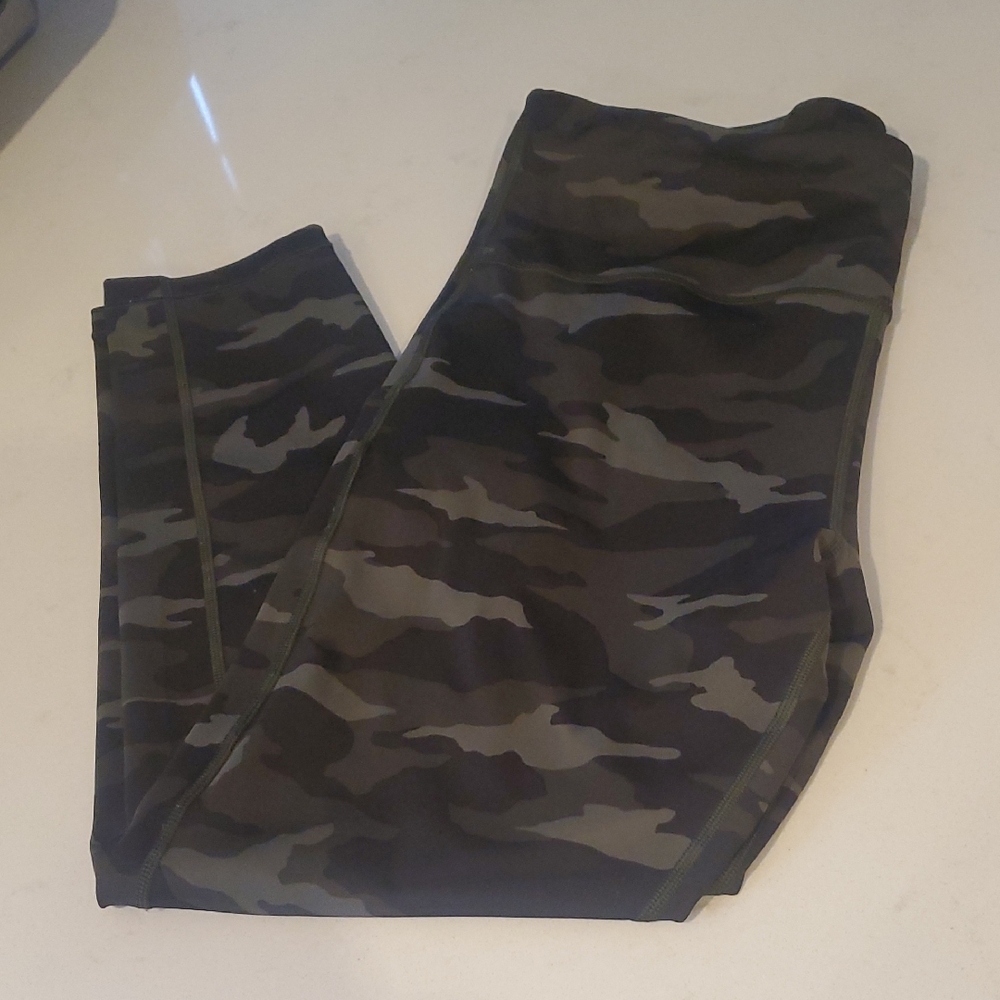 Athleta Ultimate Camo 7/8 Length Leggings